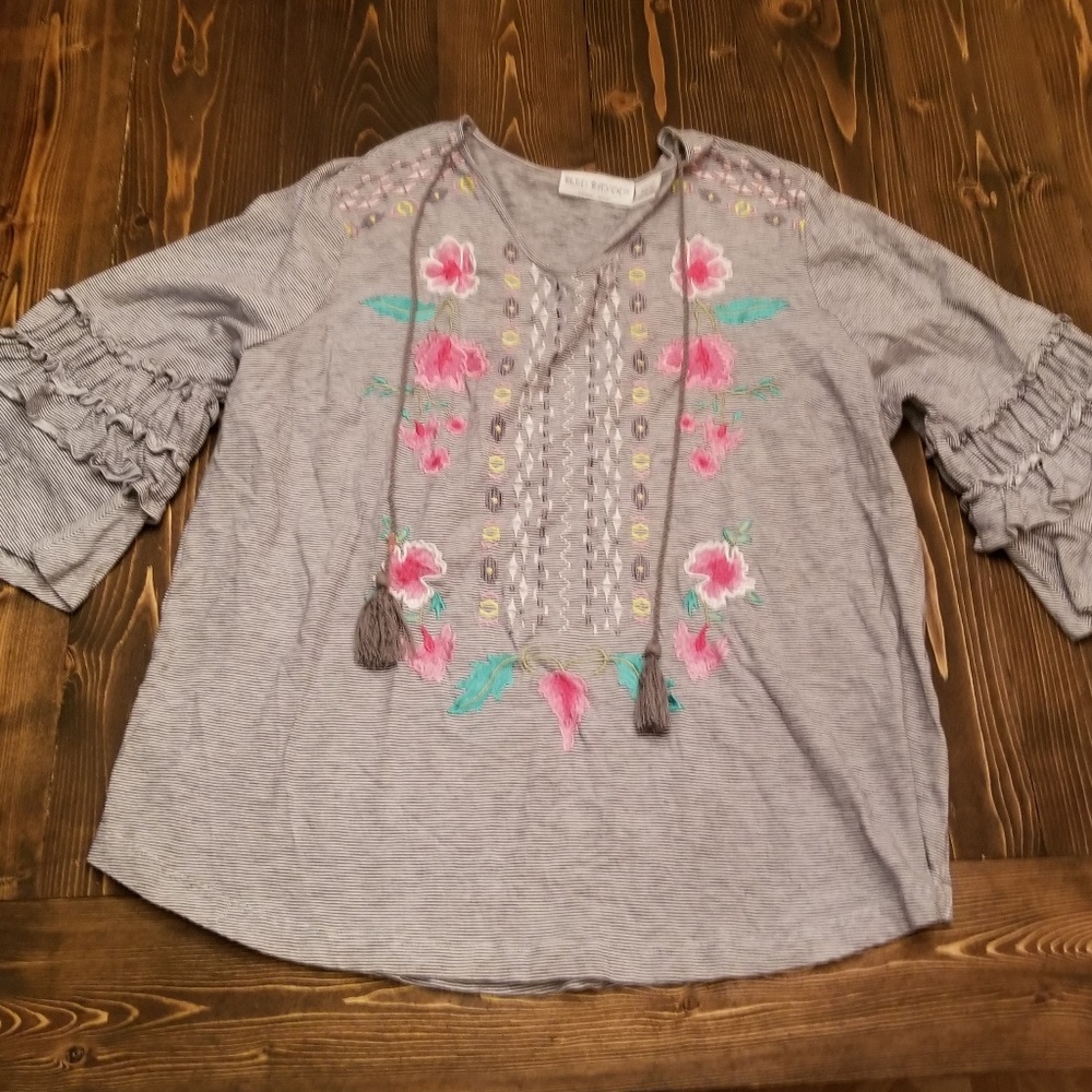 Bleu Bayou XL, 3/4 length sleeve, embroidered